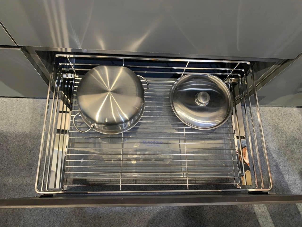 Giá xoong nồi tủ bếp dưới Eurogold Inox 304 nan dẹt