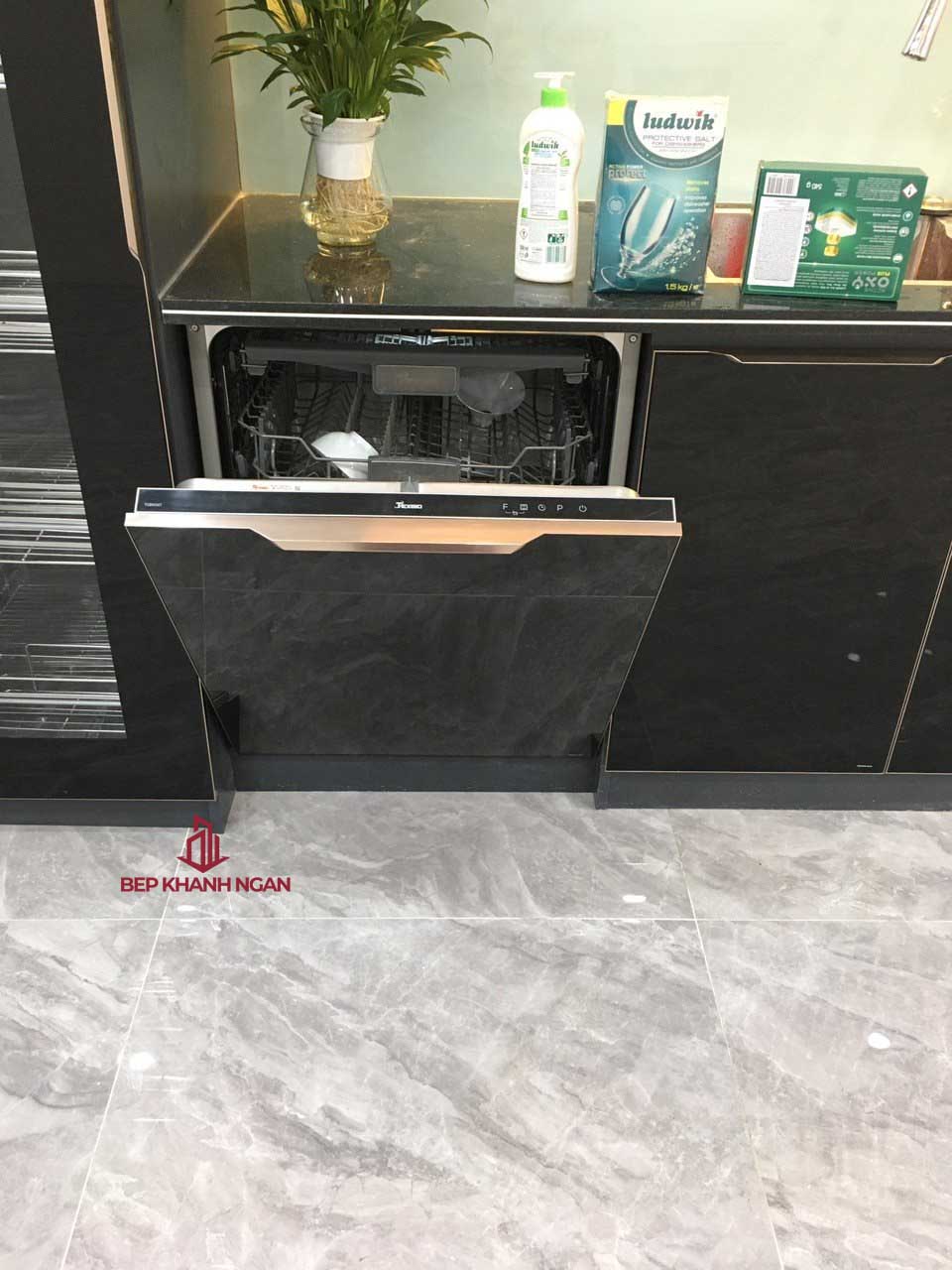 Máy rửa bát 15 bộ TEXGIO TGBI036T - Tự động mở cửa