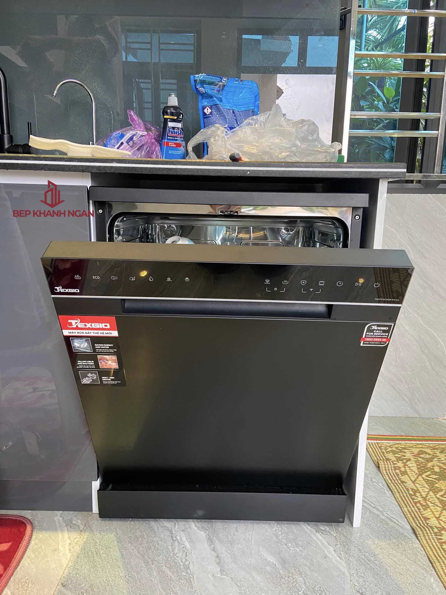 Máy rửa bát 14 bộ TEXGIO TGFPCM795B
