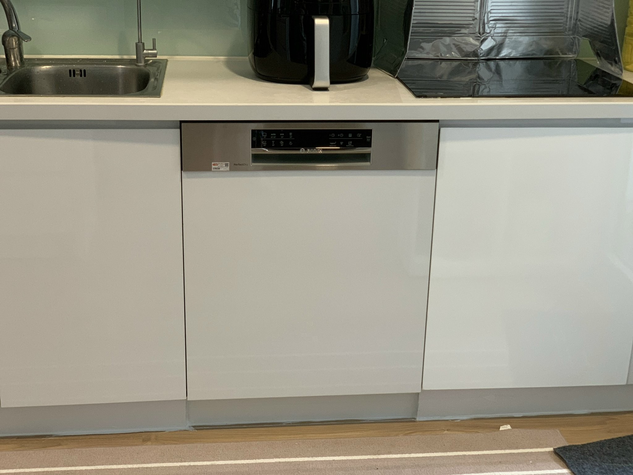 Máy rửa bát bán âm Bosch 14 bộ SMI6ZCS16E Series 6 Sấy Zeolith