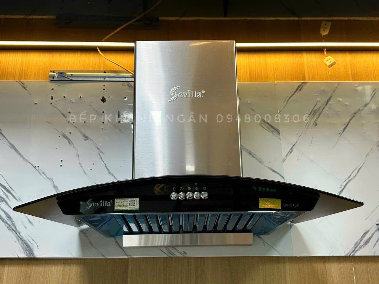 Máy hút mùi Sevilla SV-C102 có khay hứng mỡ