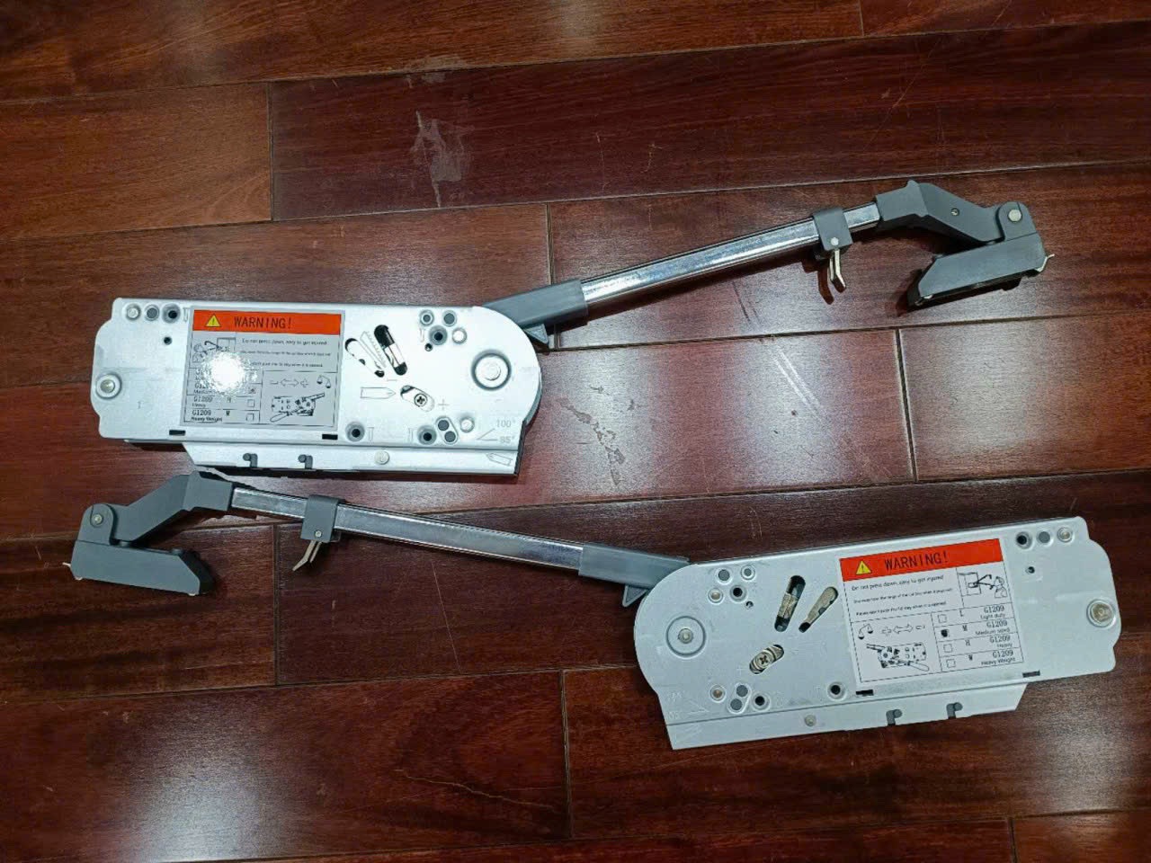 Tay nâng cánh tủ Starkit