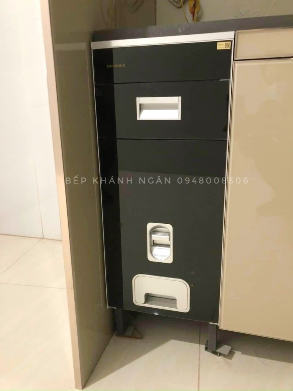 Thùng gạo mặt gương nút nhấn Eurogold