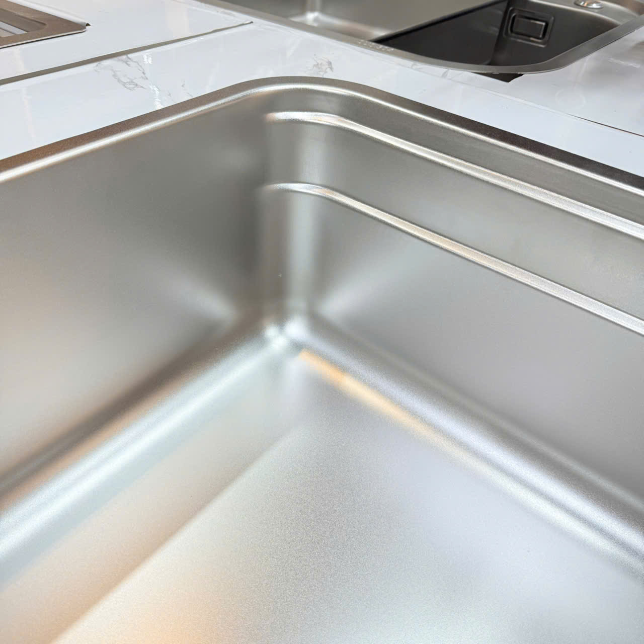 Chậu rửa bát Konox Tari 8047SU