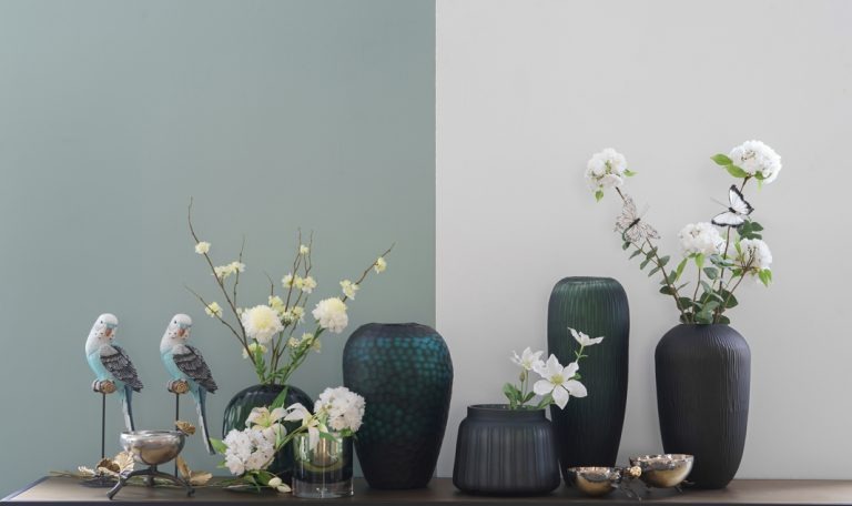 Không gian tỏa sáng với hàng trang trí mới tràn sắc xuân