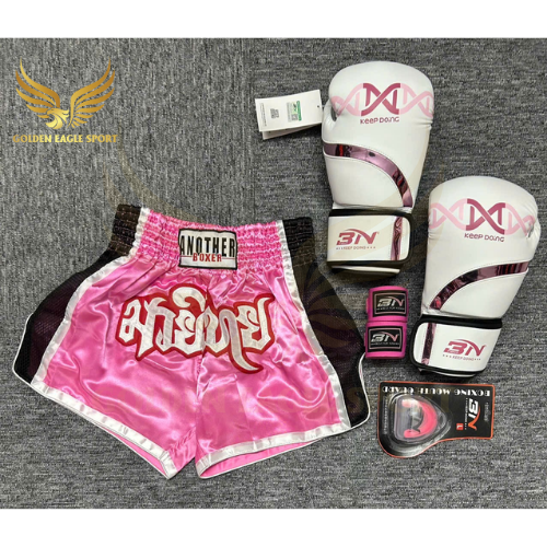 COMBO TẬP BOXING CƠ BẢN GĂNG BOXING + BĂNG ĐA + QUẦN MUAY + TẤT BẢO VỆ - Hồng