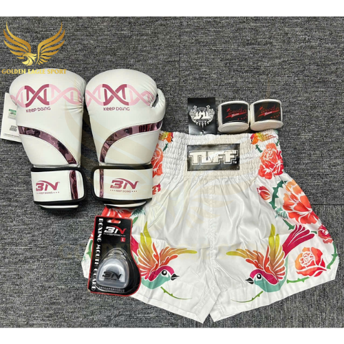 COMBO TẬP BOXING CƠ BẢN GĂNG BOXING + BĂNG ĐA + QUẦN MUAY + TẤT BẢO VỆ - TRẮNG