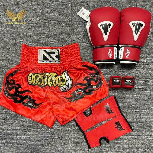 COMBO TẬP BOXING CƠ BẢN GĂNG BOXING + BĂNG ĐA + QUẦN MUAY + TẤT BẢO VỆ - ĐỎ