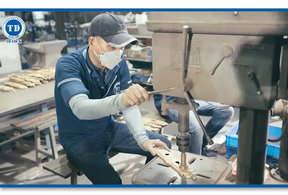 100 GIỜ CẦN MẪN TẠO NÊN KHÓA TD