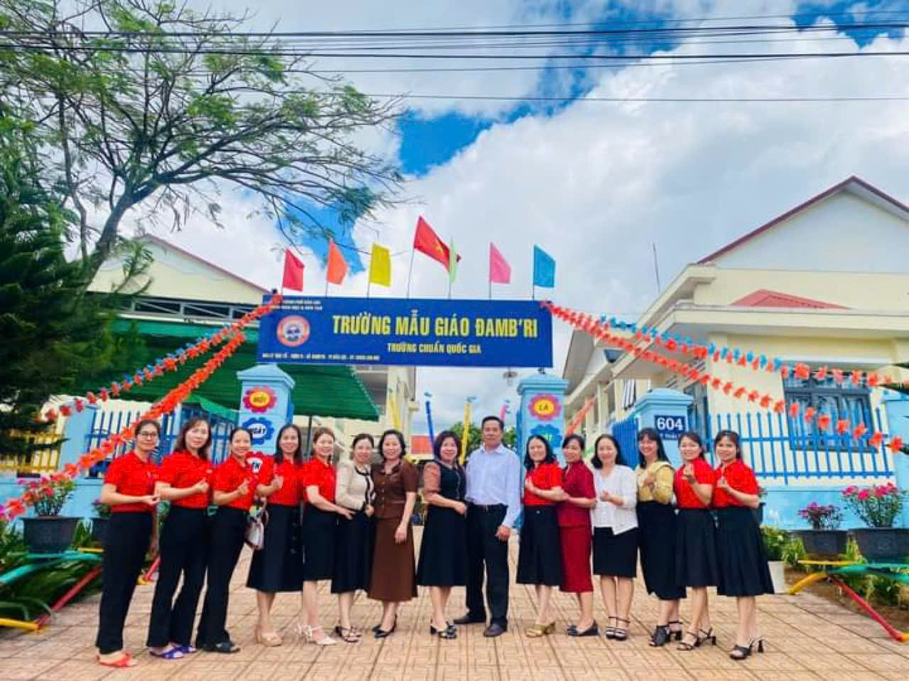 Trường Mẫu giáo Đam B'ri tiếp đón đoàn kiểm tra đánh giá ngoài của Sở, kiểm định chất lượng trường Mẫu giáo Đam B'ri đạt chuẩn Quốc gia Mức độ II.