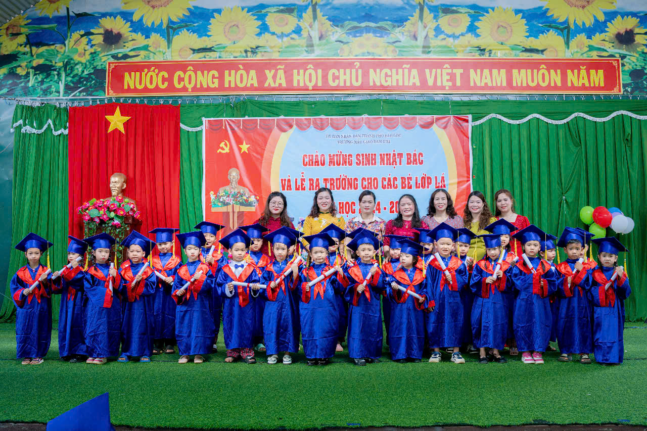 Trường Mẫu giáo Đam B’ri tổ chức: Lễ ra trường cho trẻ lớp Lá (5-6 tuổi).