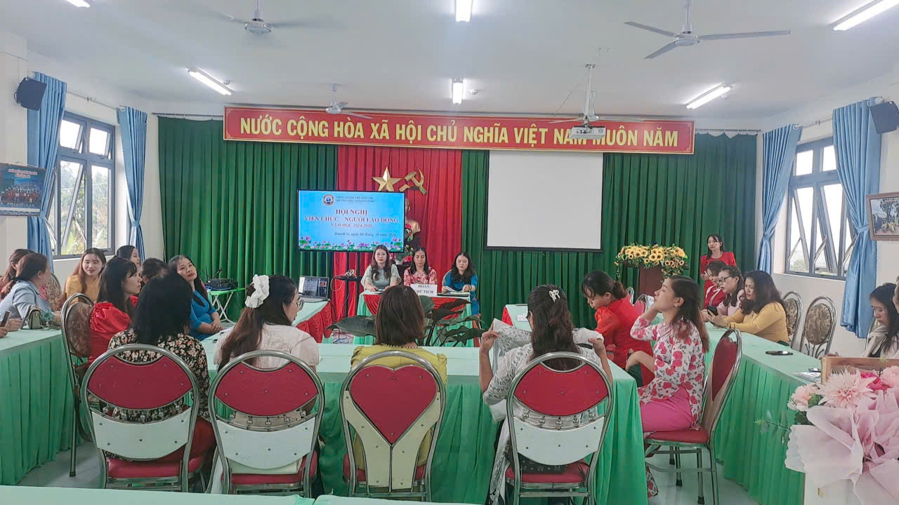 HỘI NGHỊ VIÊN CHỨC- NGƯỜI LAO ĐỘNG TRƯỜNG MẪU GIÁO ĐAMB'RI NH 2024-2025