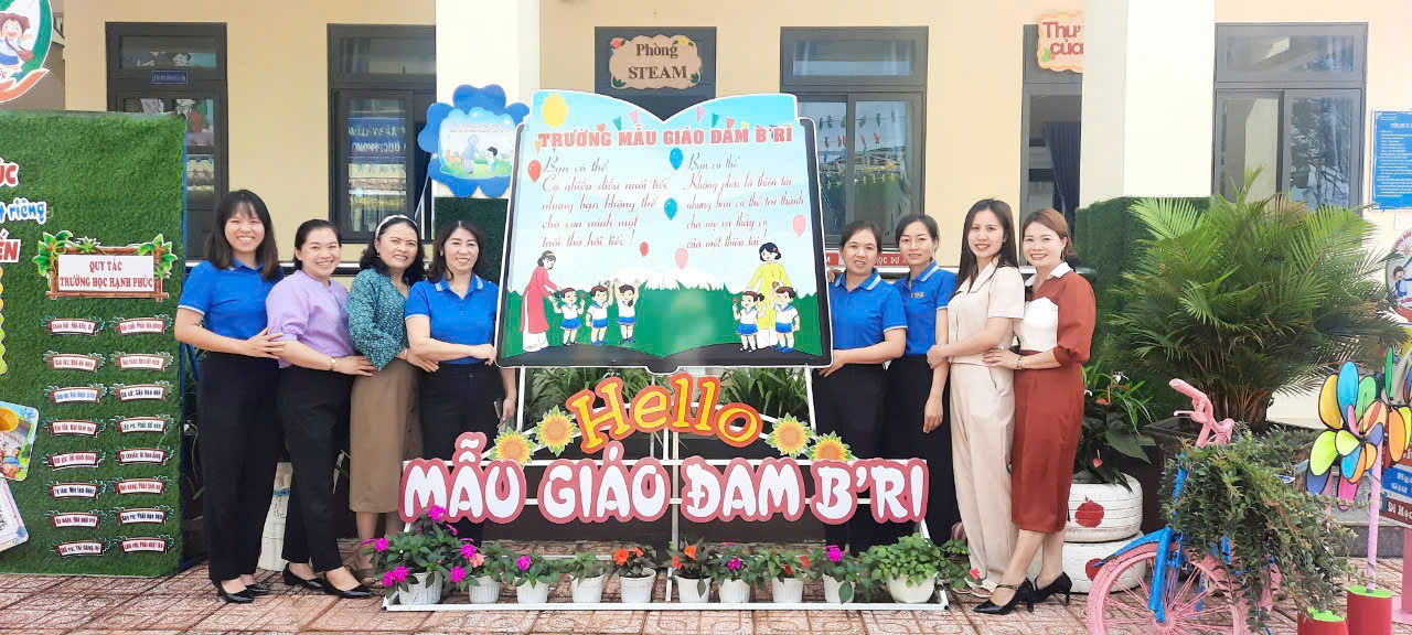 Trường Mẫu giáo Đam B'ri chào đón đoàn tham quan của trường Sao Sáng 2