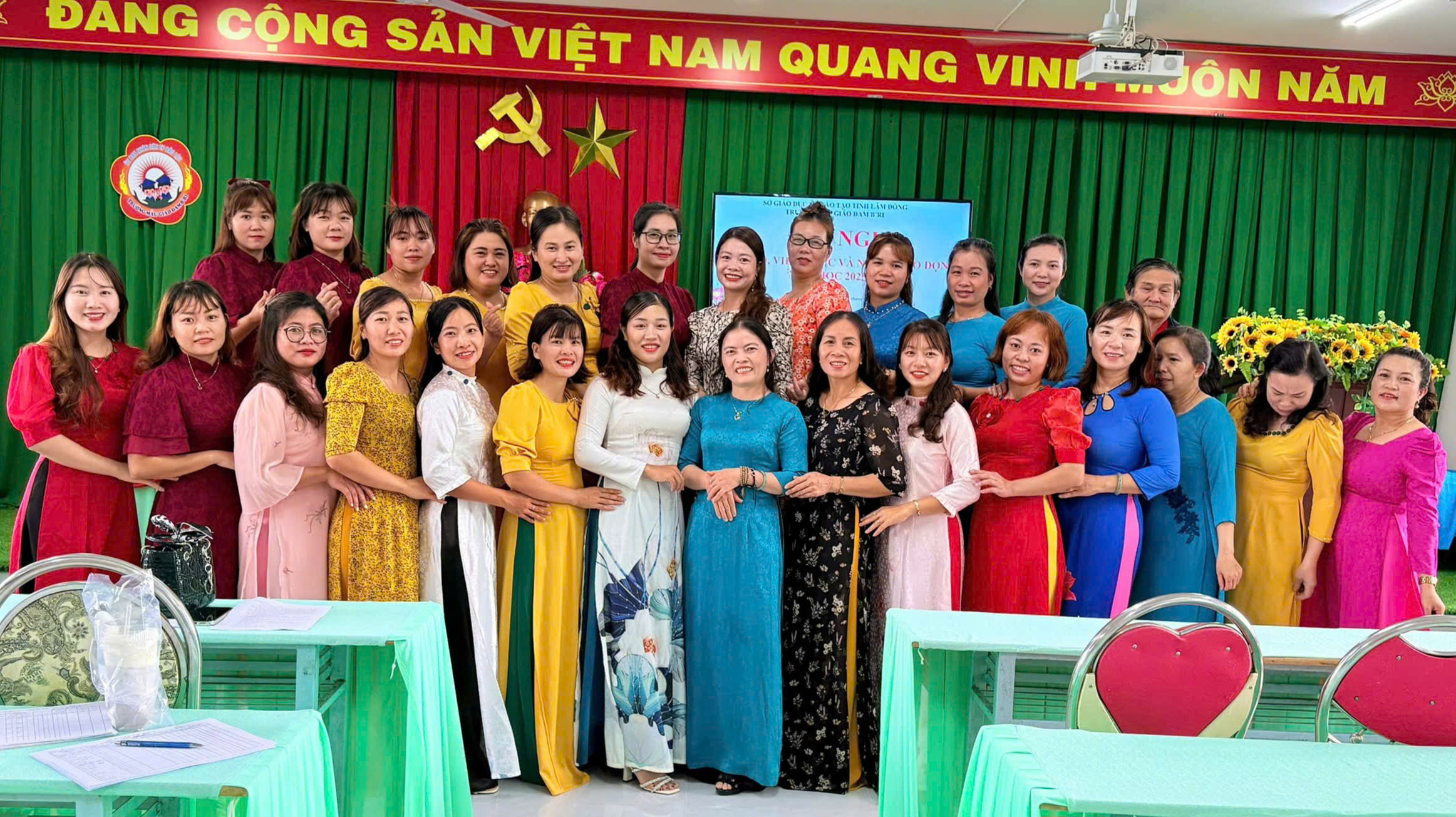HỘI NGHỊ CÁN BỘ, VIÊN CHỨC VÀ NGƯỜI LAO ĐỘNG NĂM HỌC 2025-2026