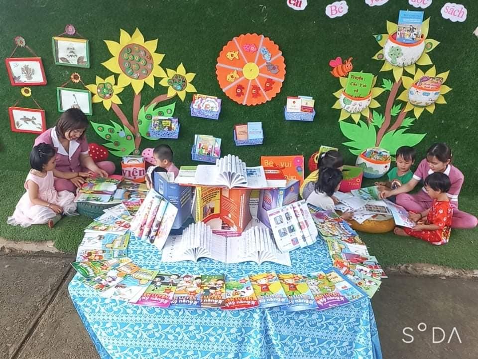 Hưởng ứng ngày hội đọc sách.