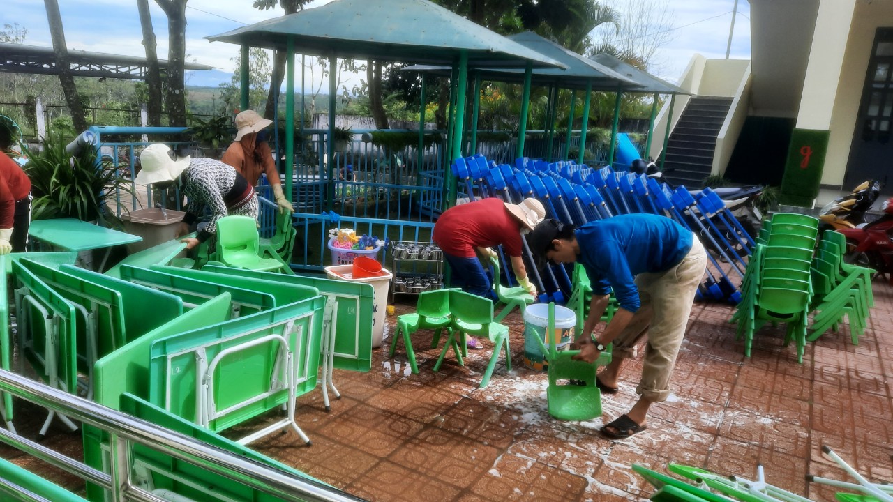 Hoạt động xây dựng tạo môi trường trong và ngoài lớp cho trẻ  của các cô giáo trường MG Đamb'ri