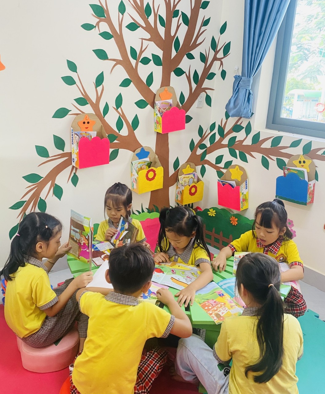 Hưởng ứng Ngày Sách và Văn hóa đọc Việt Nam lần thứ ba của trường Mẫu giáo Đamb'ri.