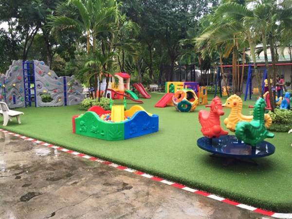 Những lợi ích thiết thực của đồ chơi ngoài trời đối với trẻ em mầm non là gì?