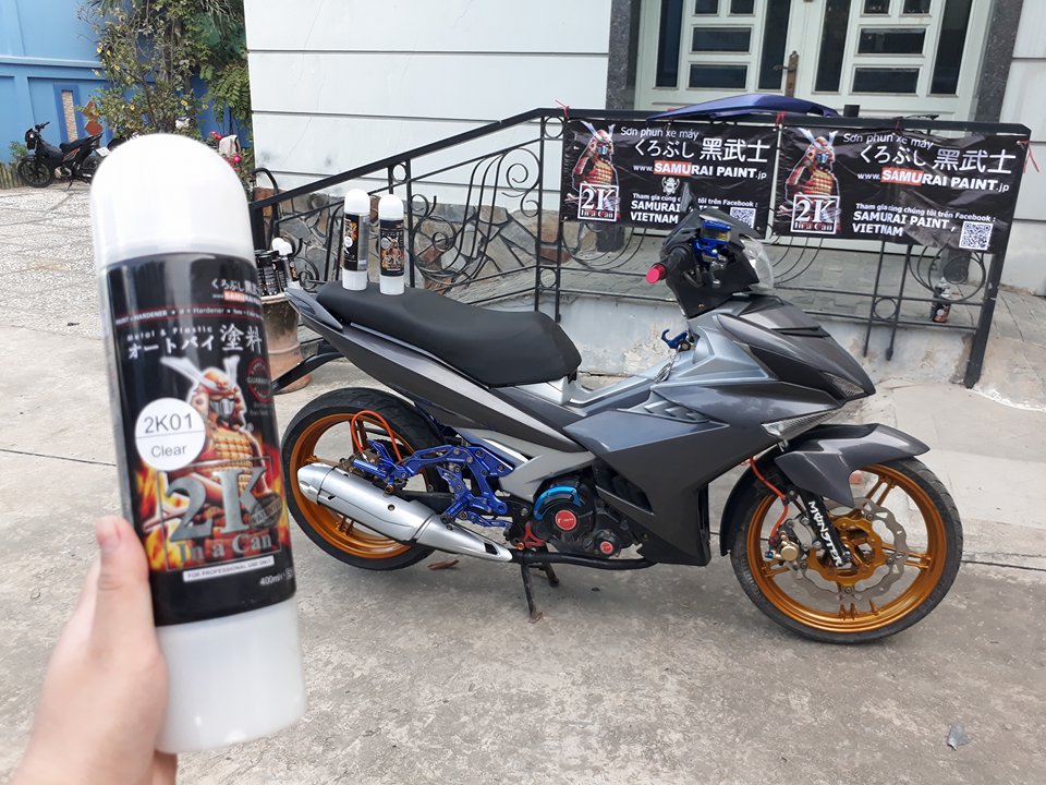 Sơn xịt Samurai Kurobushi - MÀU XÁM KIM LOẠI Kawasaki K414 (400ml)