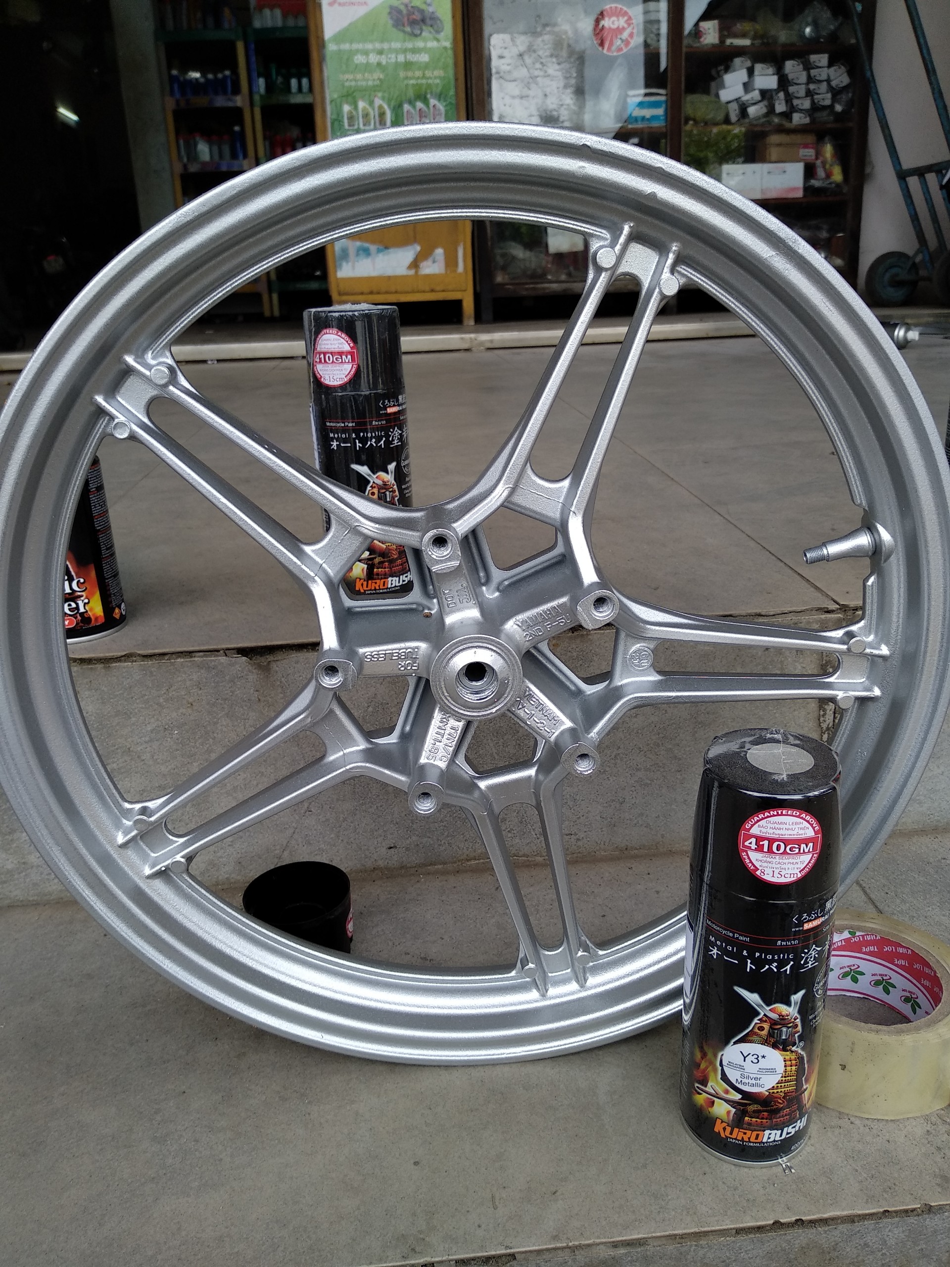 COMBO Sơn Samurai màu bạc kim loại Y3 gồm 4 chai đủ quy trình độ bền cao (Lót  – Nền 124 - Màu Y3 - Bóng )