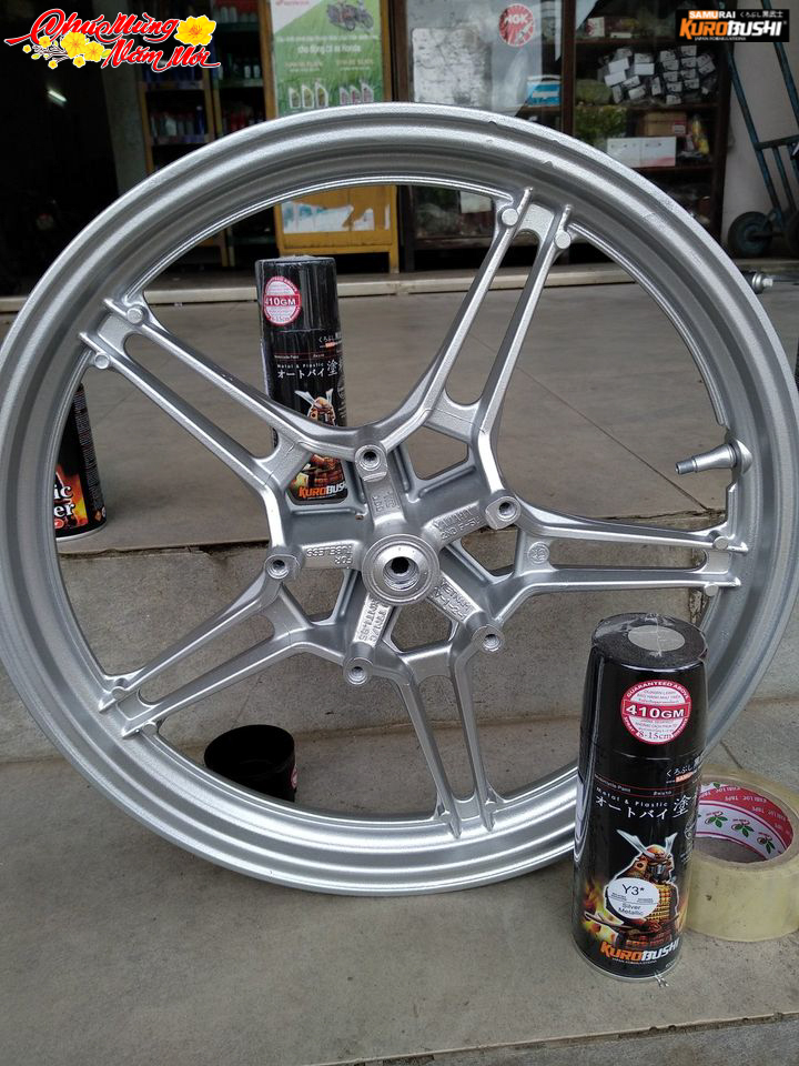 COMBO Sơn Samurai màu bạc kim loại Y3 gồm 4 chai đủ quy trình độ bền cao (Lót  – Nền 124 - Màu Y3 - Bóng )