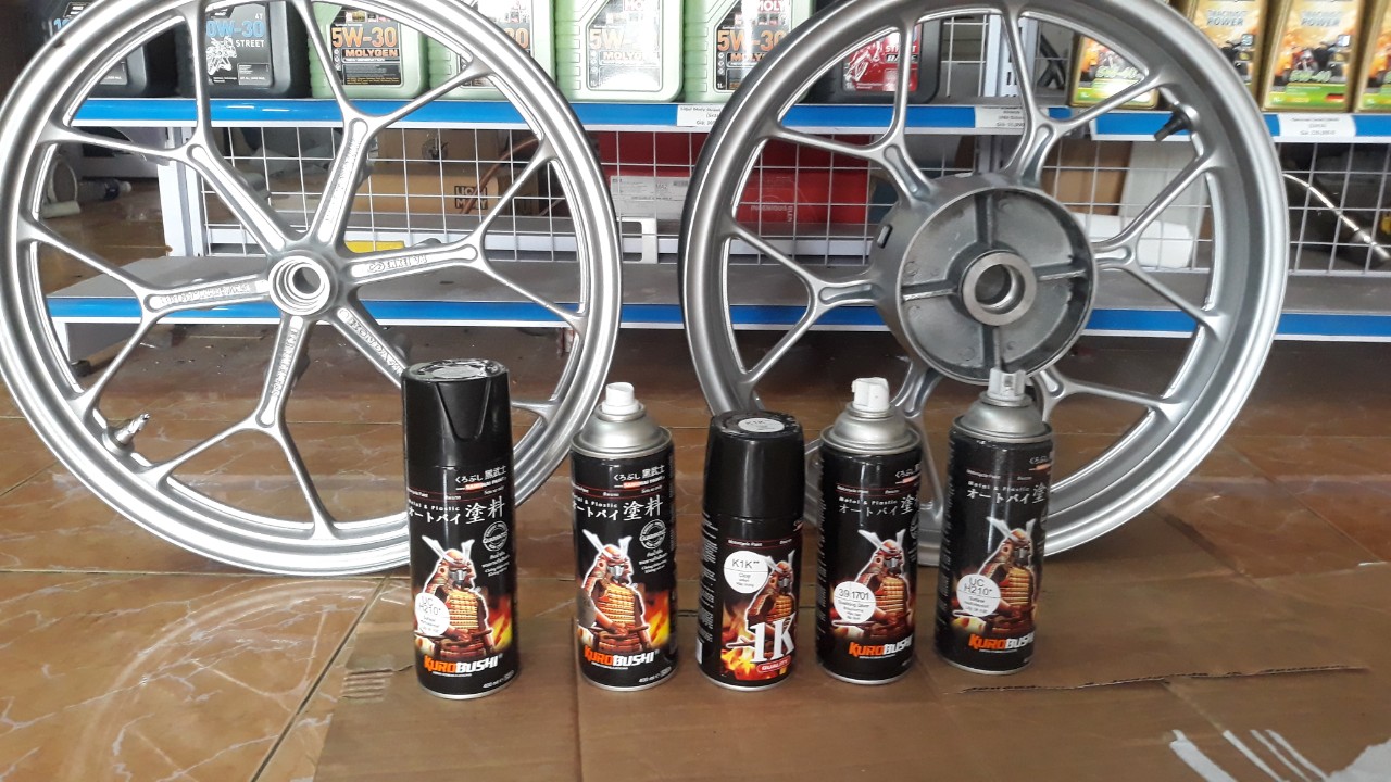 Sơn xịt Samurai Kurobushi - MÀU BẠC ÁNH KIM 1701 (400ml)