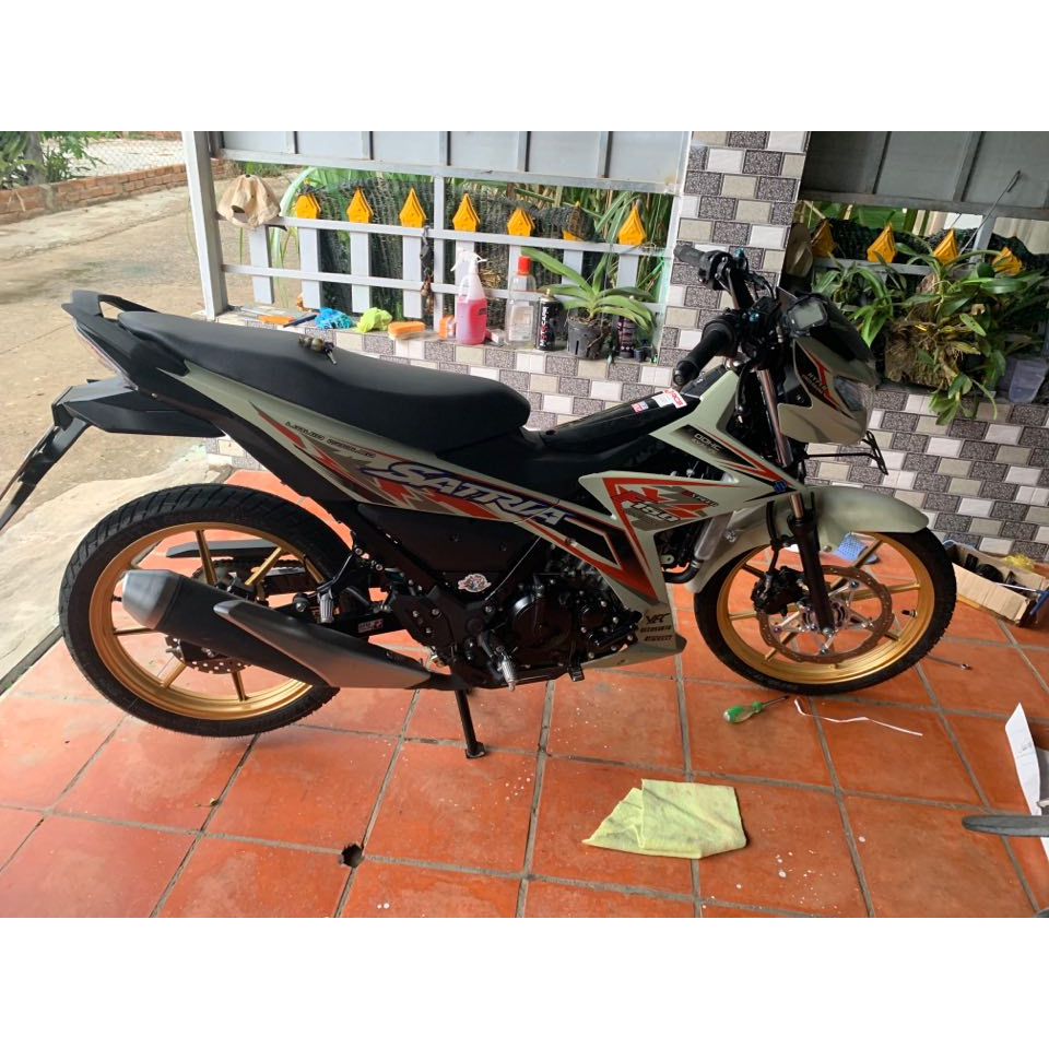 COMBO Sơn Samurai màu xám sáng 106 gồm 4 chai đủ quy trình độ bền cao (Lót  – Nền 102 - Màu 106 - Bóng )