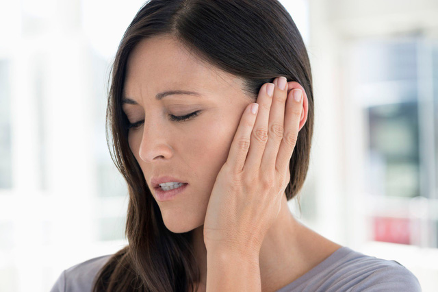 Tai nghe tiếp bộp bộp, vo ve trong tai là bệnh gì? Cách điều trị bệnh ù tai