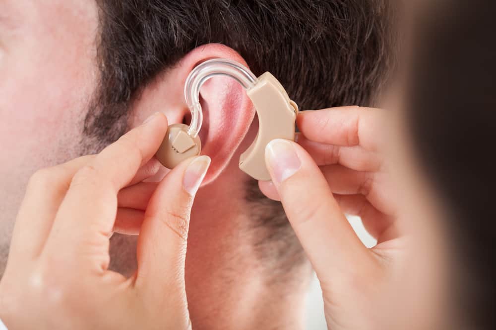 Điếc một bên tai do đâu và cách điều trị bằng đông y