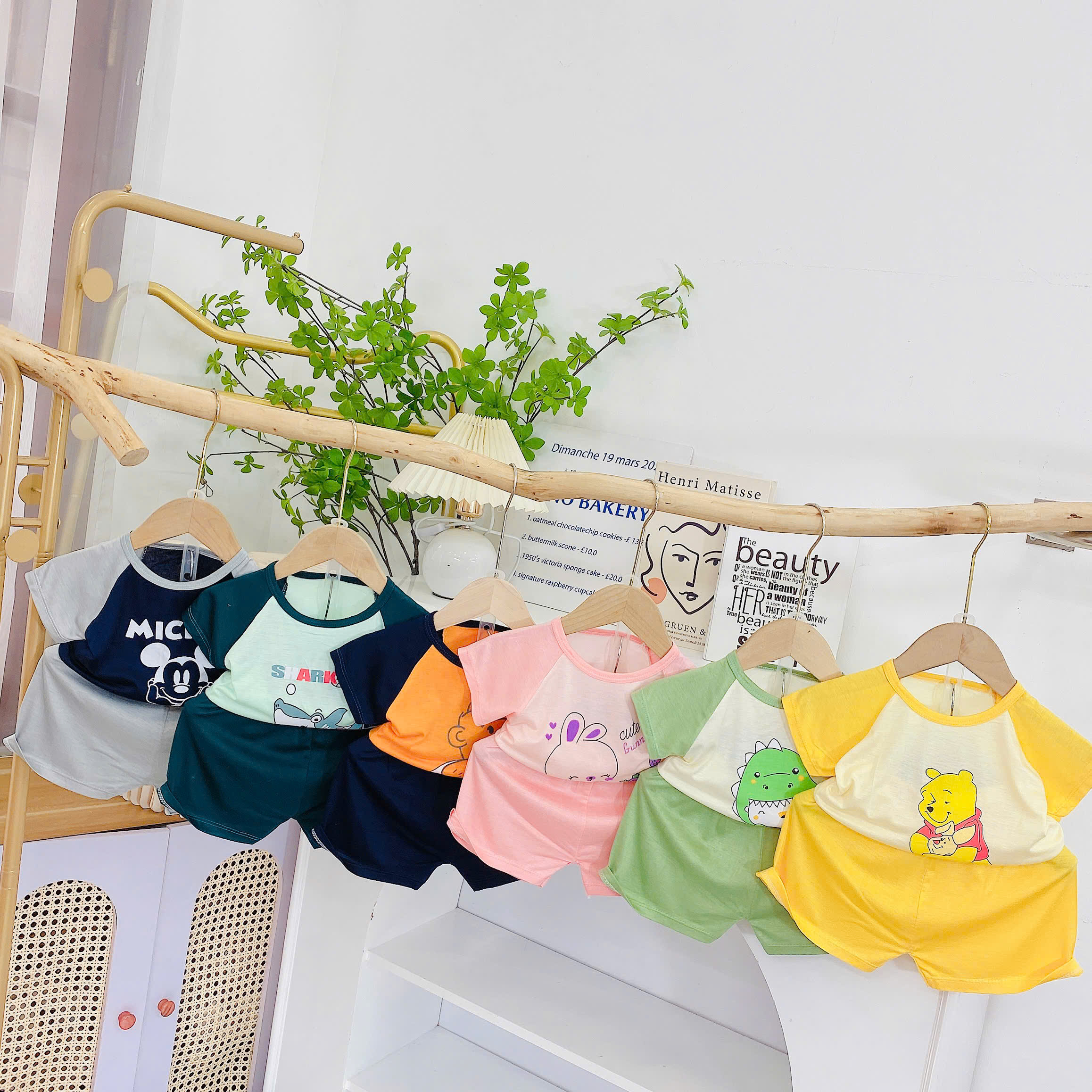 Bộ Thun Lạnh 2 Màu Hình Thú Cộc Tay Thoáng Mát Đáng Yêu Dành Cho Bé Từ 6-18 Kg