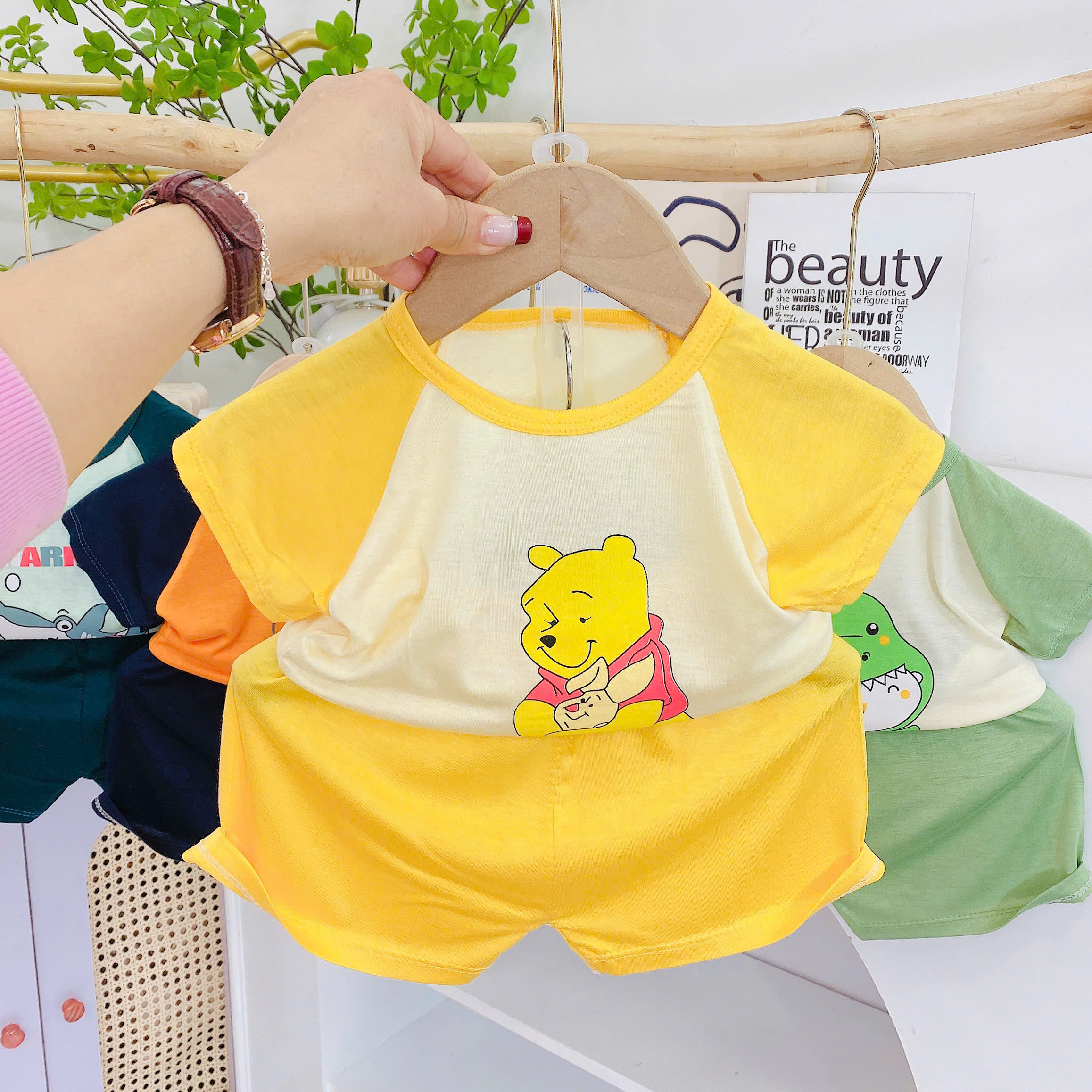 Bộ Thun Lạnh 2 Màu Hình Thú Cộc Tay Thoáng Mát Đáng Yêu Dành Cho Bé Từ 6-18 Kg