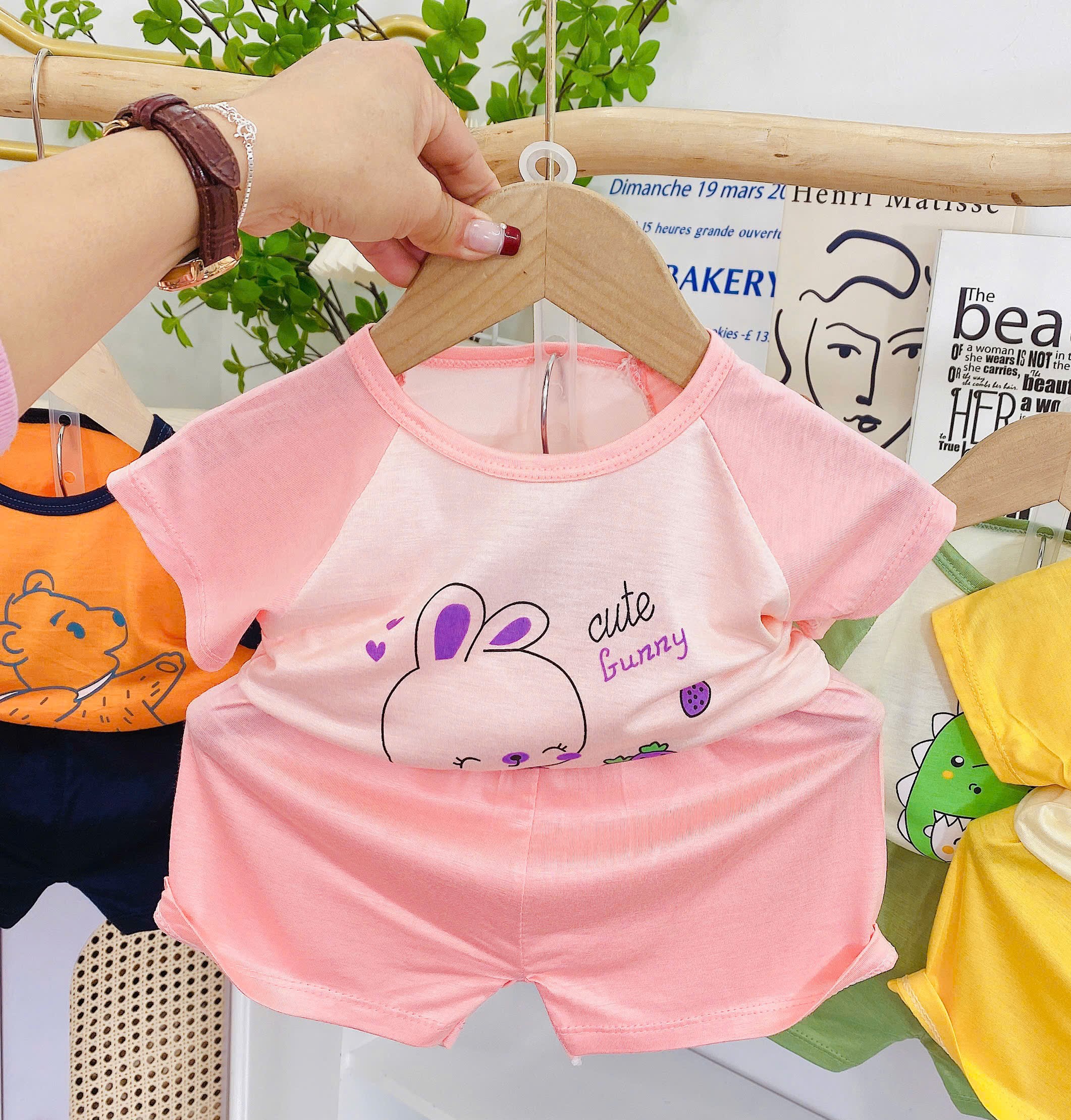 Bộ Thun Lạnh 2 Màu Hình Thú Cộc Tay Thoáng Mát Đáng Yêu Dành Cho Bé Từ 6-18 Kg