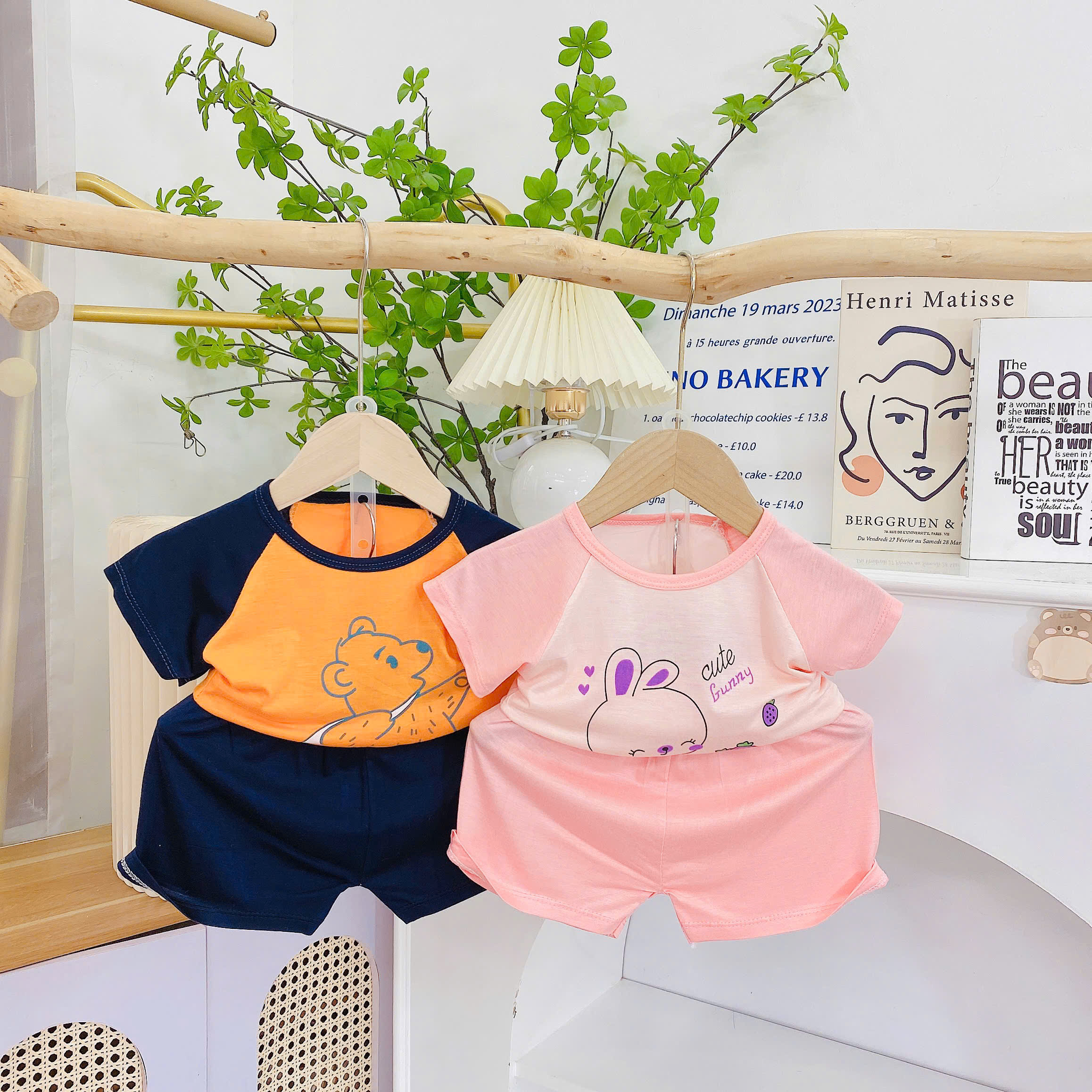 Bộ Thun Lạnh 2 Màu Hình Thú Cộc Tay Thoáng Mát Đáng Yêu Dành Cho Bé Từ 6-18 Kg