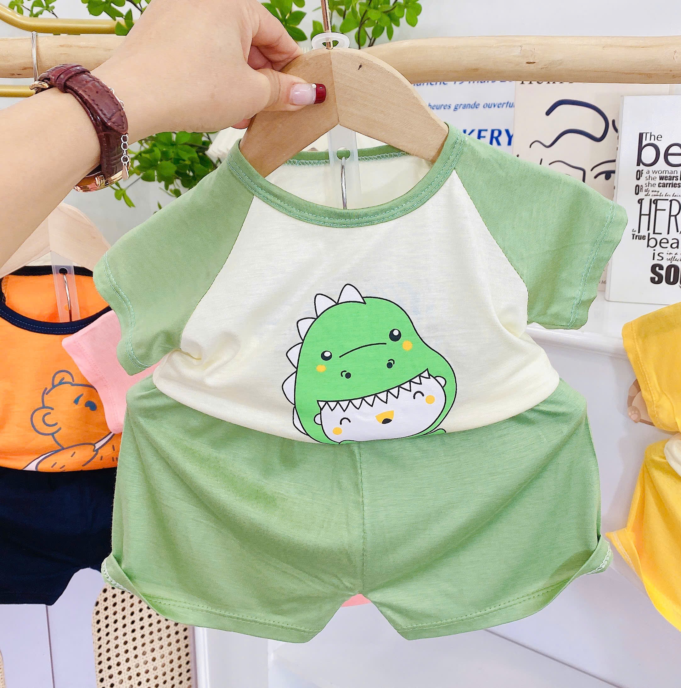 Bộ Thun Lạnh 2 Màu Hình Thú Cộc Tay Thoáng Mát Đáng Yêu Dành Cho Bé Từ 6-18 Kg