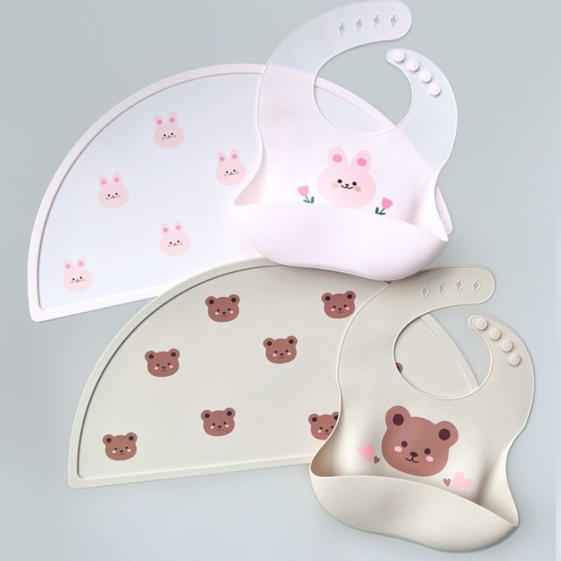 Combo Áo Yếm Kèm Khăn Lót Ăn Dặm Silicone Dành Cho Bé