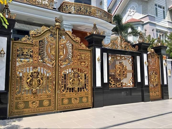 Cổng nhôm đúc tại sao lại có giá cao hơn so với cổng inox và sắt?