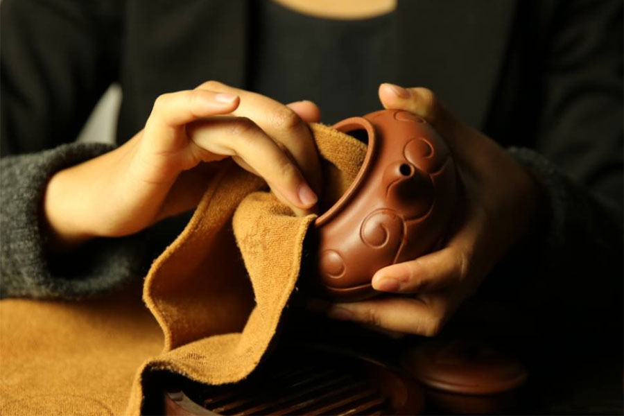 Bí quyết bảo quản bộ ấm chén uống trà trông như mới