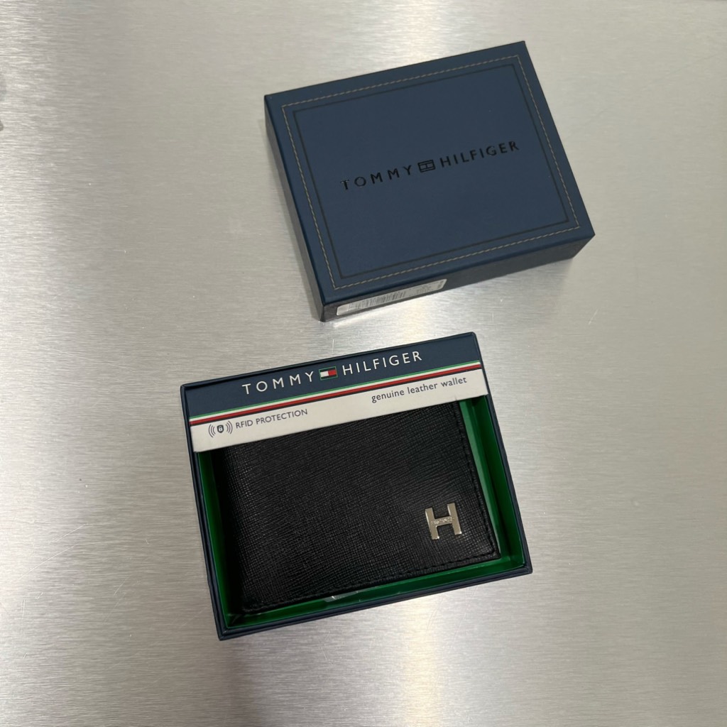 Ví Tommy Hilfiger Leather Credit Card Id Passcase Wallet Billfold Black 31TL22X019