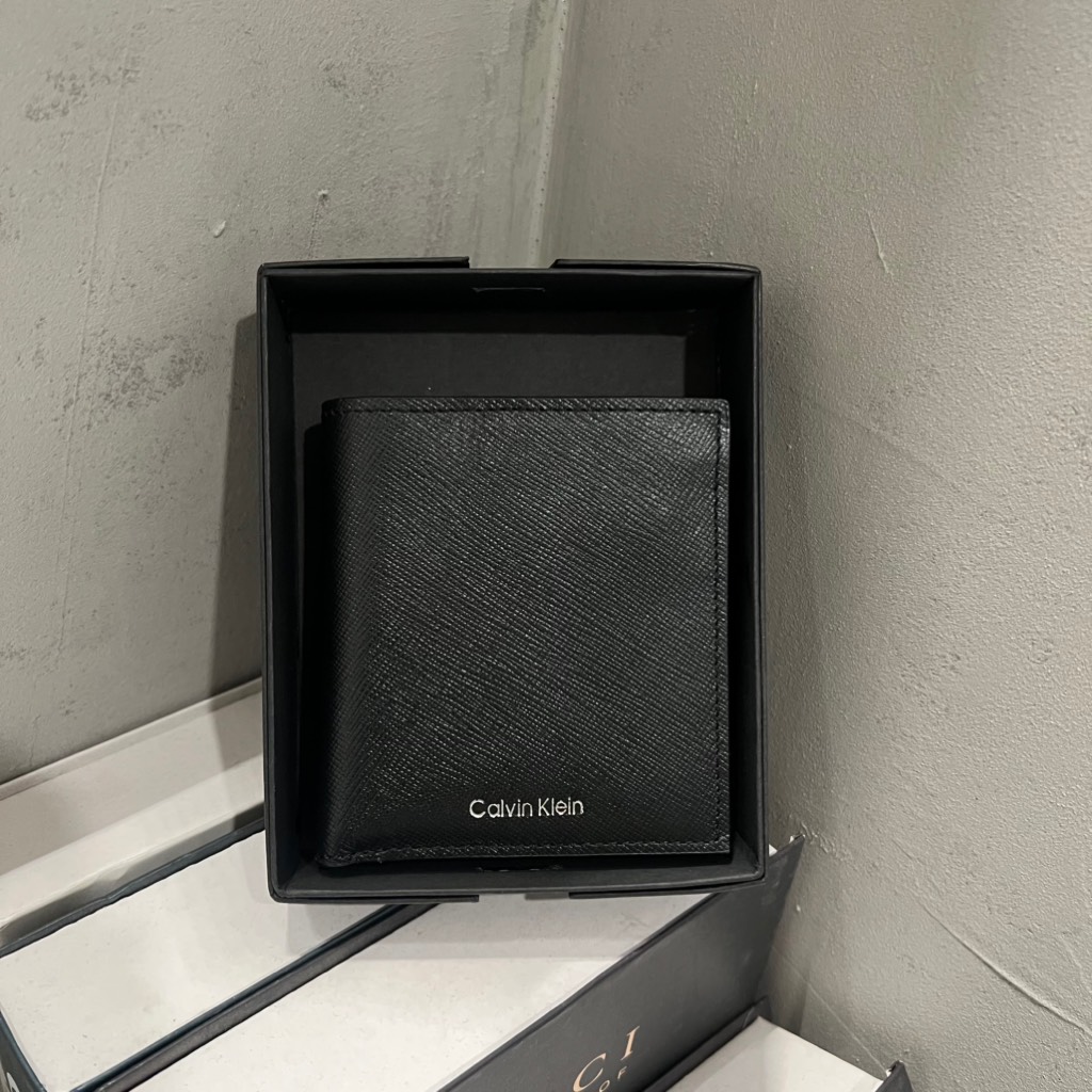 Ví Calvin Klein Refined Saffiano Slim Bifold Wallet Black 4D1058G 001