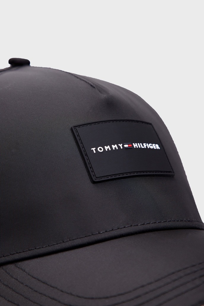 Nón Lưỡi Trai Tommy Hilfiger Logo Patch Baseball Cap Black XM04779 001
