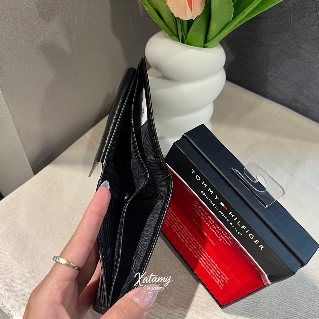 Ví Tommy Hilfiger Men's Pebbled Leather Bifold Wallet Black 31TL220094