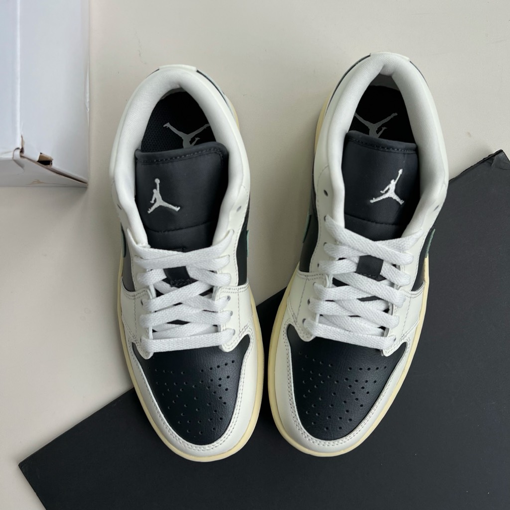 Jordan 1 Low Jade Smoke DC0774 001