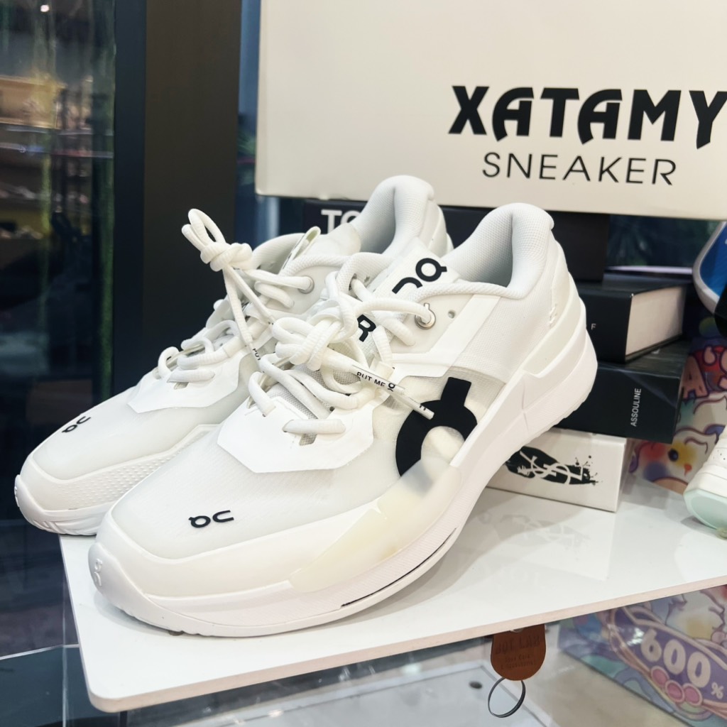 On The Roger Pro 2 ‘All White’ (NO BOX) 3ME10300108