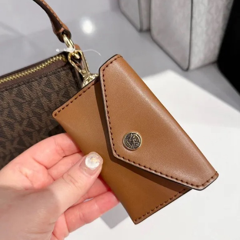 Túi Michael Kors Vincent Medium Signature Logo Pochette With Card Case Brown 35F4G2VC6B