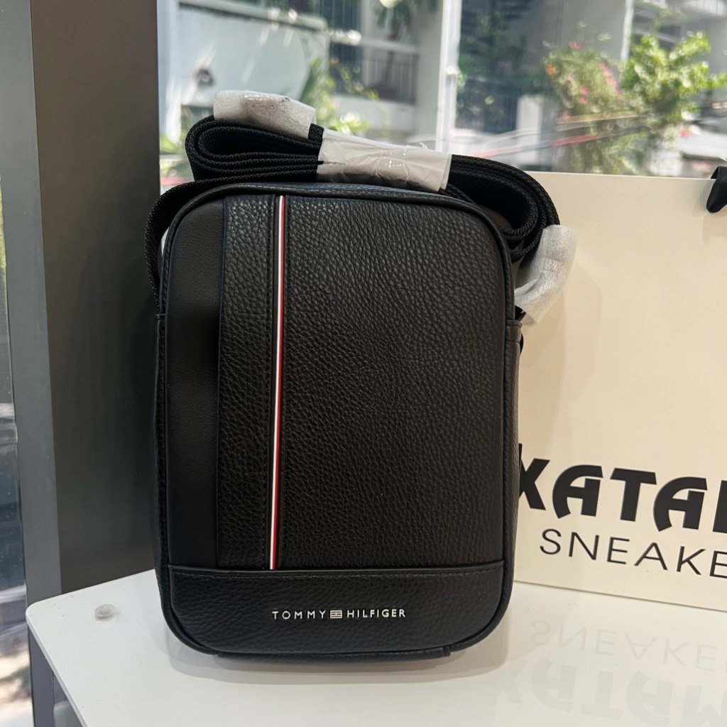 Túi Tommy Hilfiger Central Mini Reporter Bag Black AM13632 001