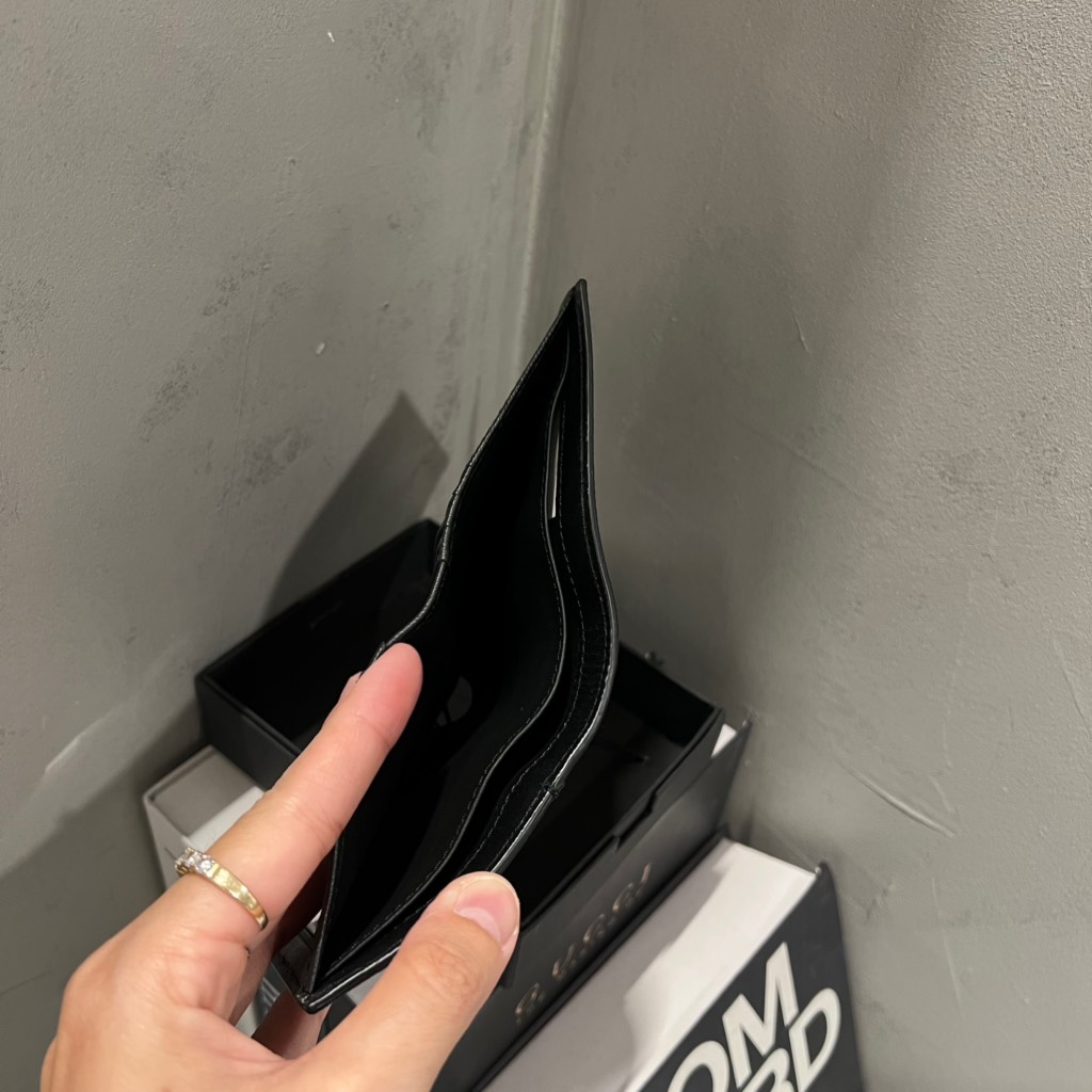 Ví Calvin Klein Refined Saffiano Slim Bifold Wallet Black 4D1058G 001