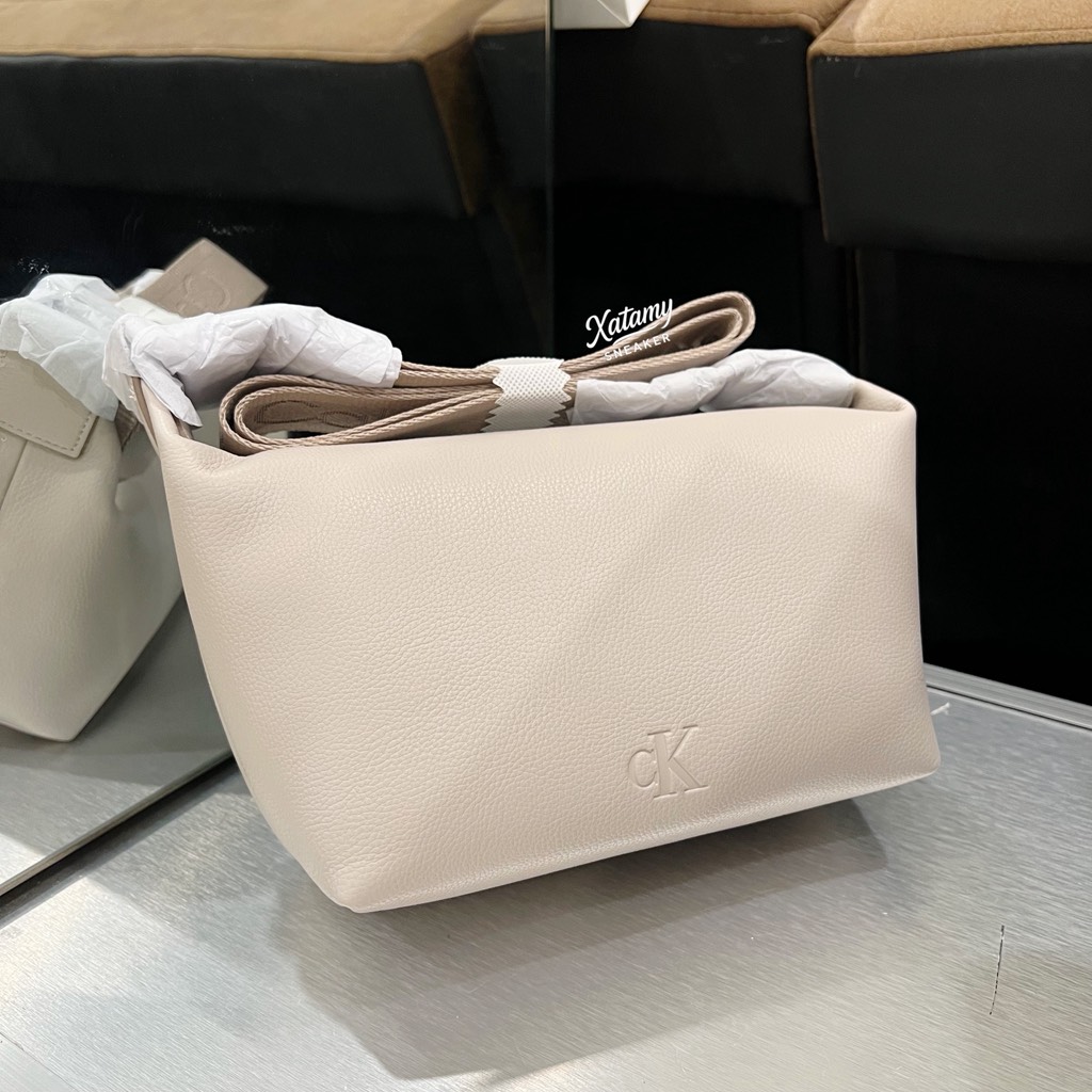 Túi Calvin Klein Ultralight Shoulder Bag Beige 4K3131G 230