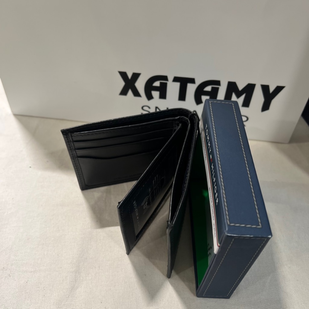 Ví Tommy Hilfiger Men's Leather Bifold Wallet Black 31TL130087 001