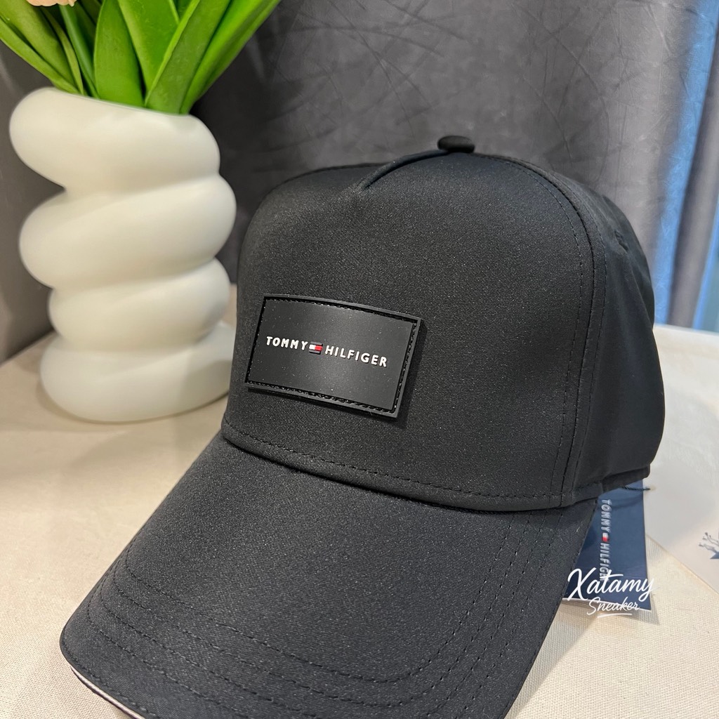 Nón Lưỡi Trai Tommy Hilfiger Logo Patch Baseball Cap Black XM04779 001