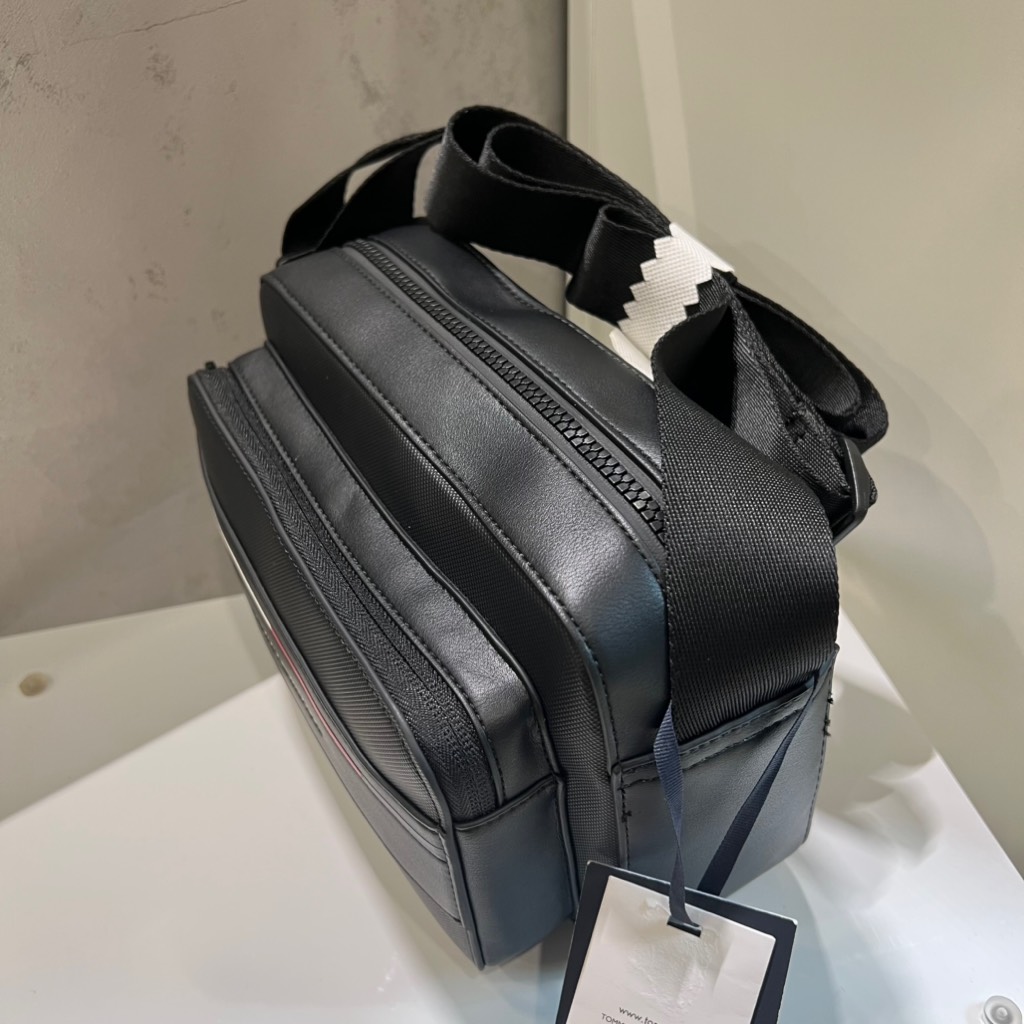 Túi Tommy Hilfiger Foundation Horizontal Reporter Bag AM13199 001